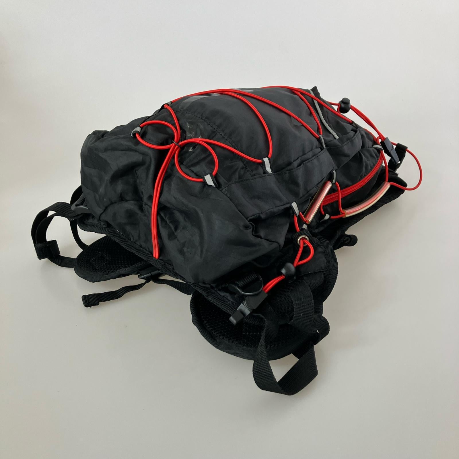 リュック・デイパック relic 11L 赤黒
