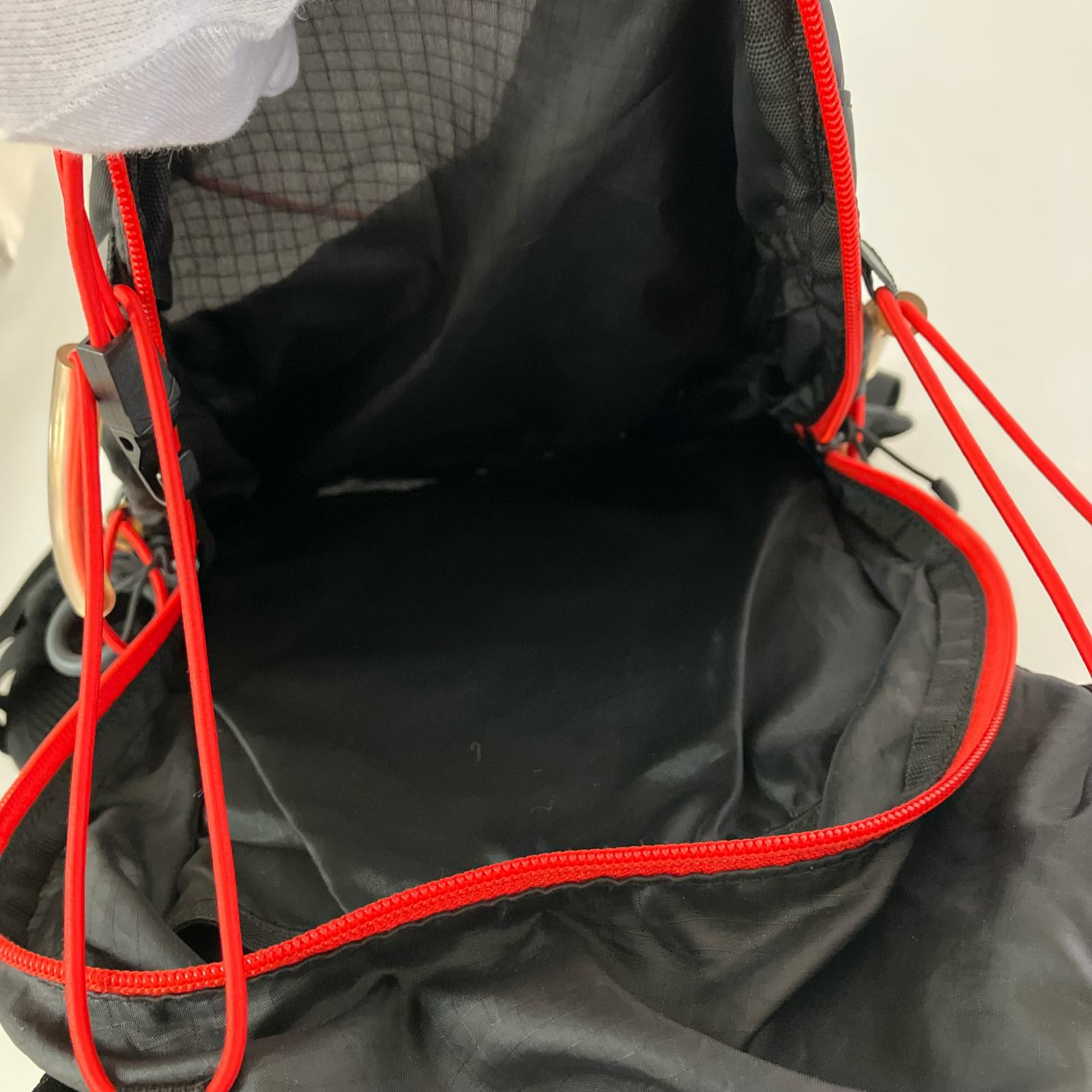 リュック・デイパック relic 11L 赤黒