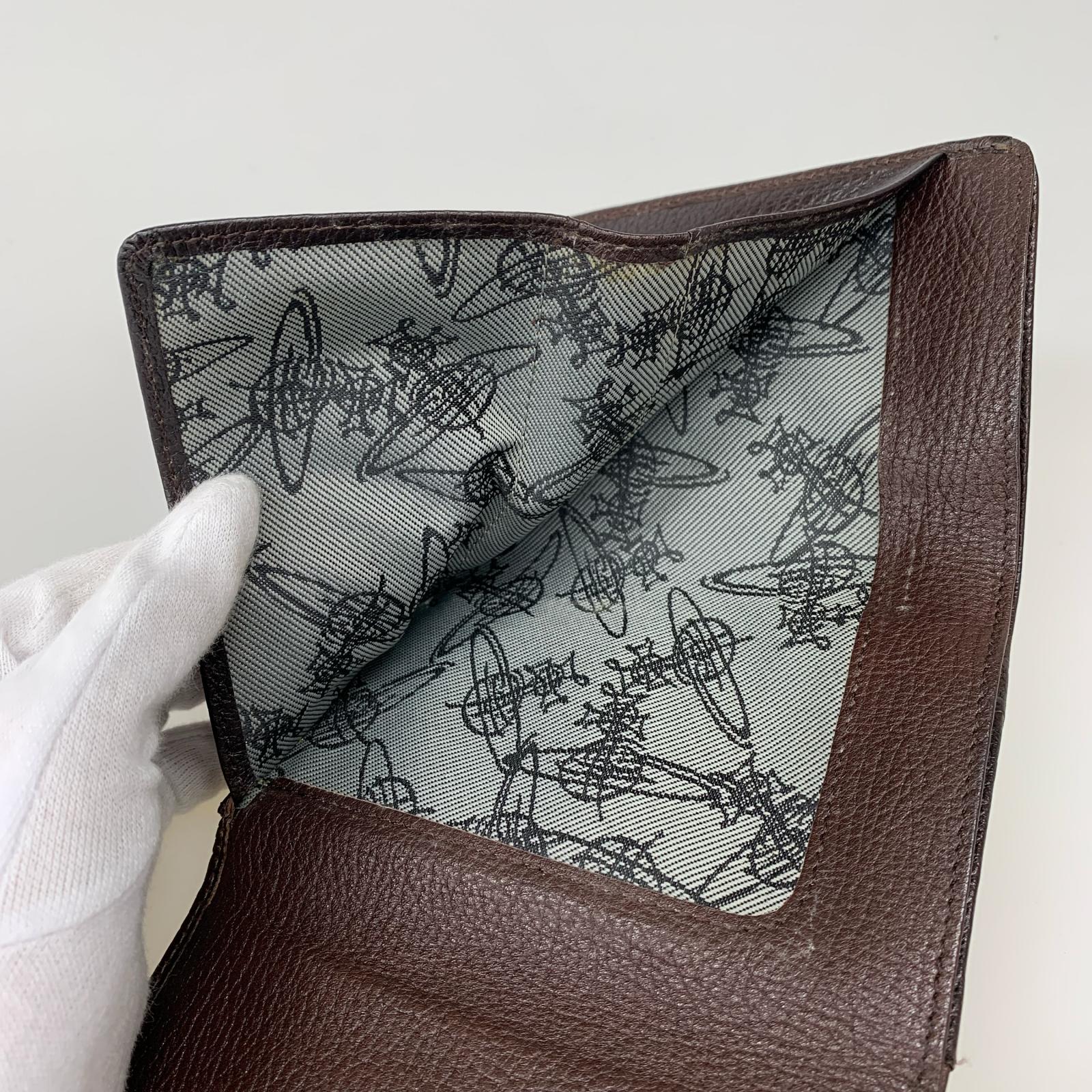 コンパクトウォレット 型押しオーブウォレット ブラウン