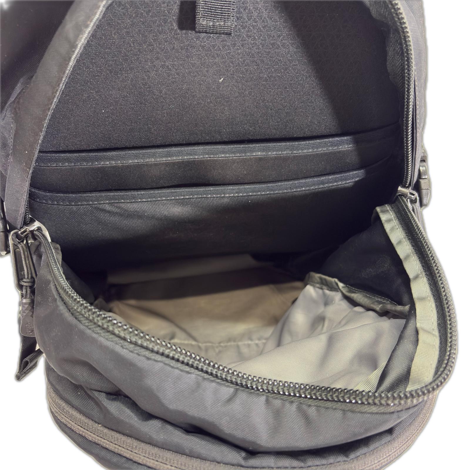 リュック・デイパック HOT SHOT 27L/BK