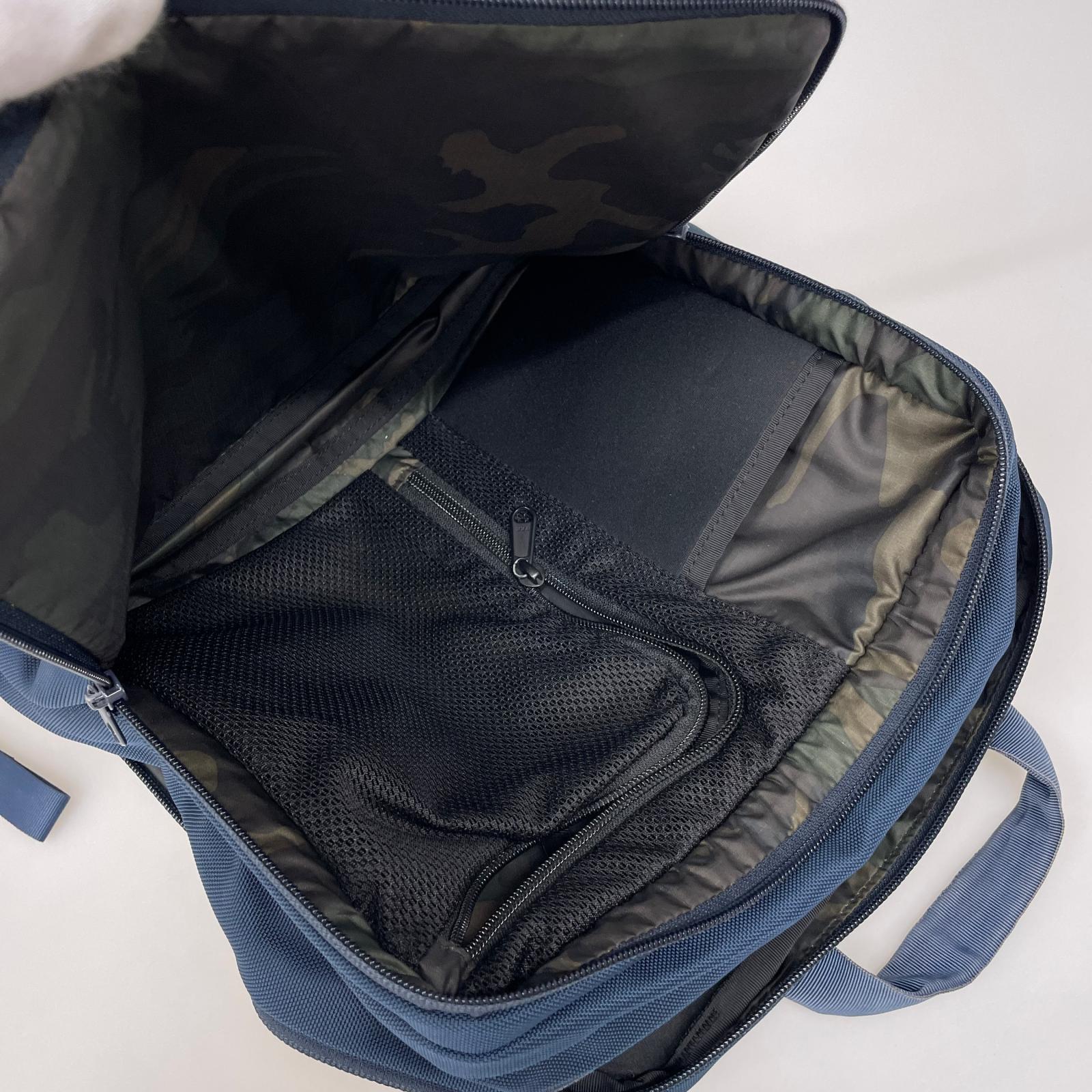 リュック・デイパック SHUTTLE DAYPACK SLIM/ネイビー ネイビー