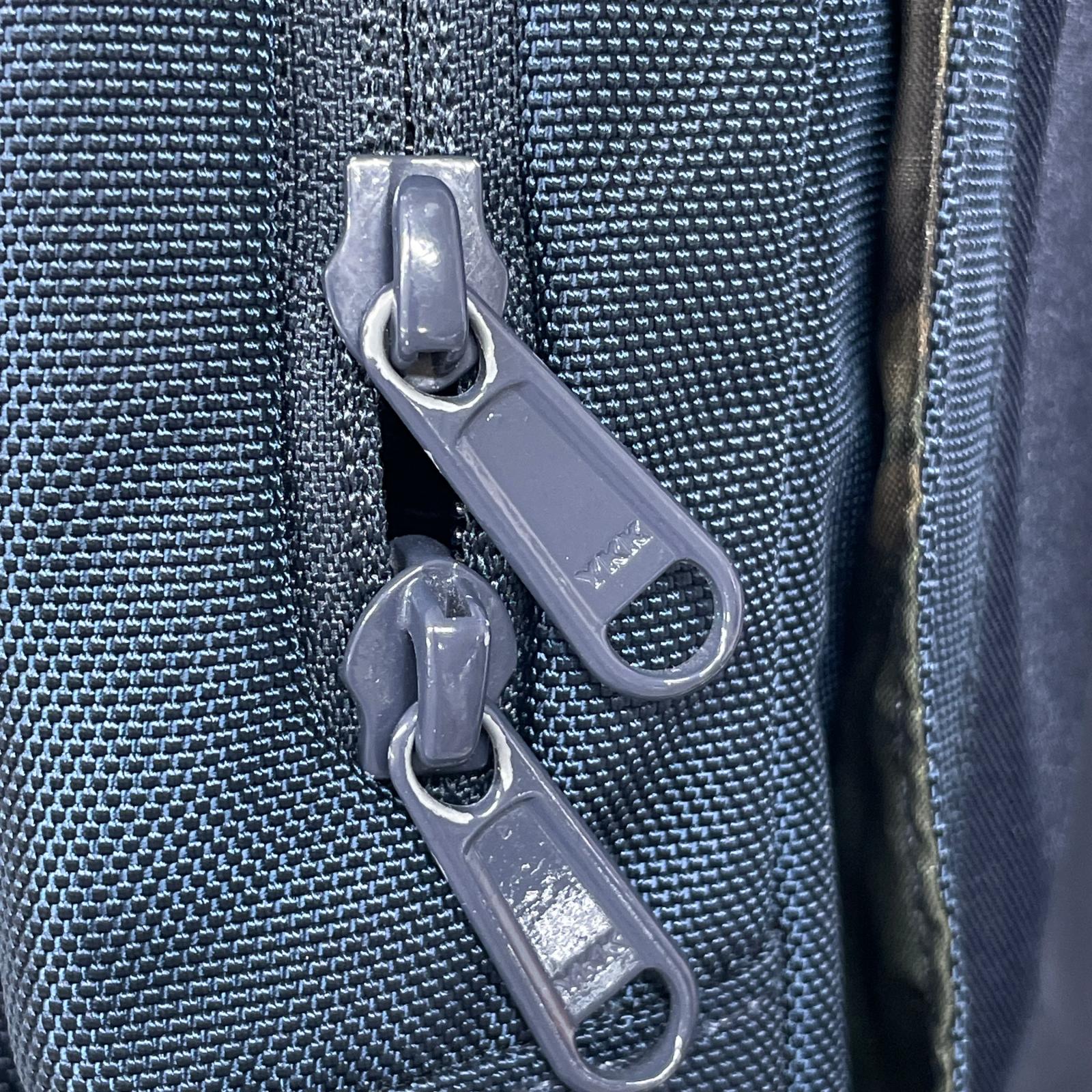 リュック・デイパック SHUTTLE DAYPACK SLIM/ネイビー ネイビー