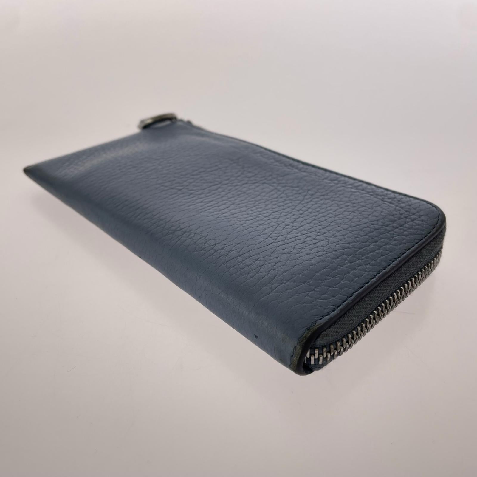 長財布 Zip Around Wallet ブルー