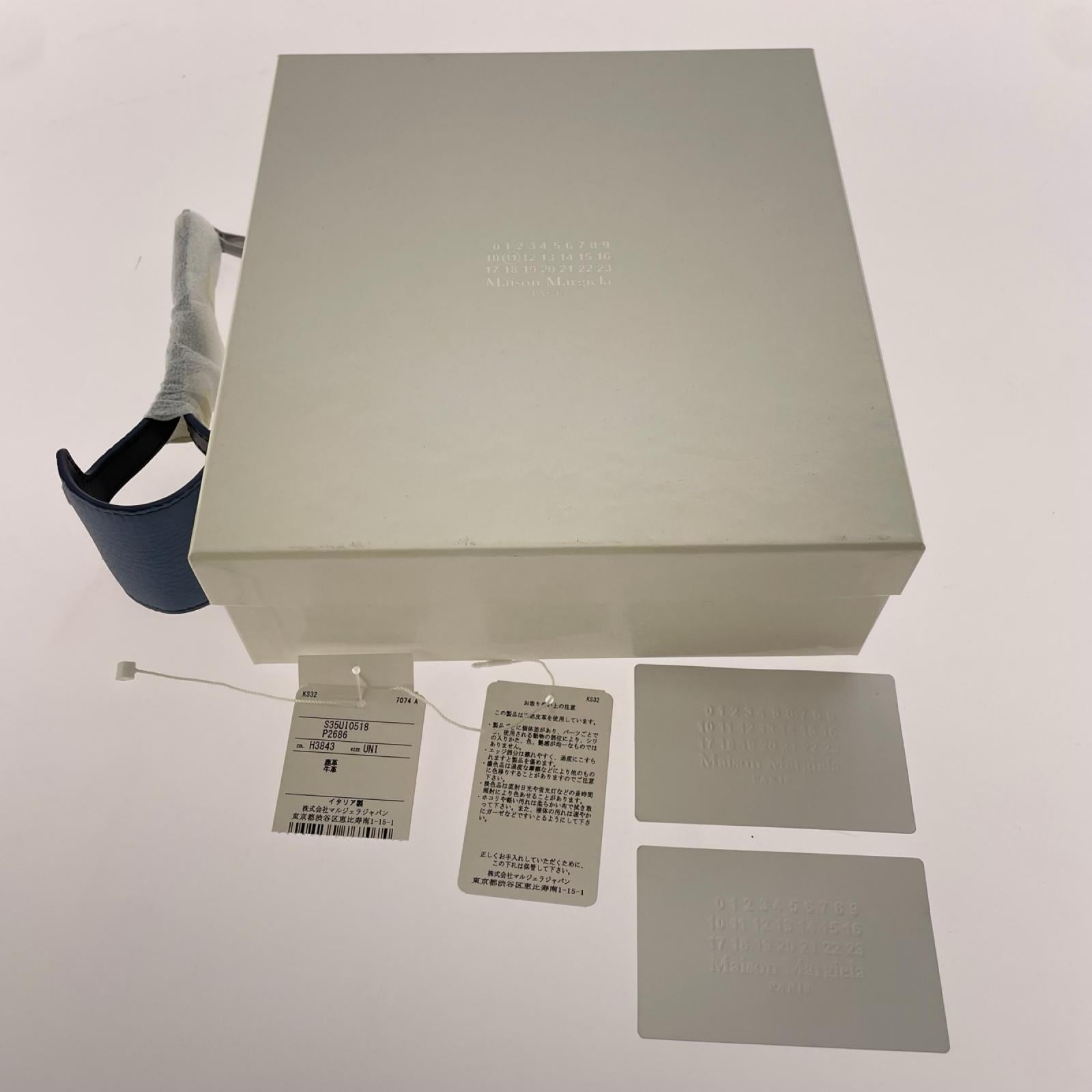 長財布 Zip Around Wallet ブルー