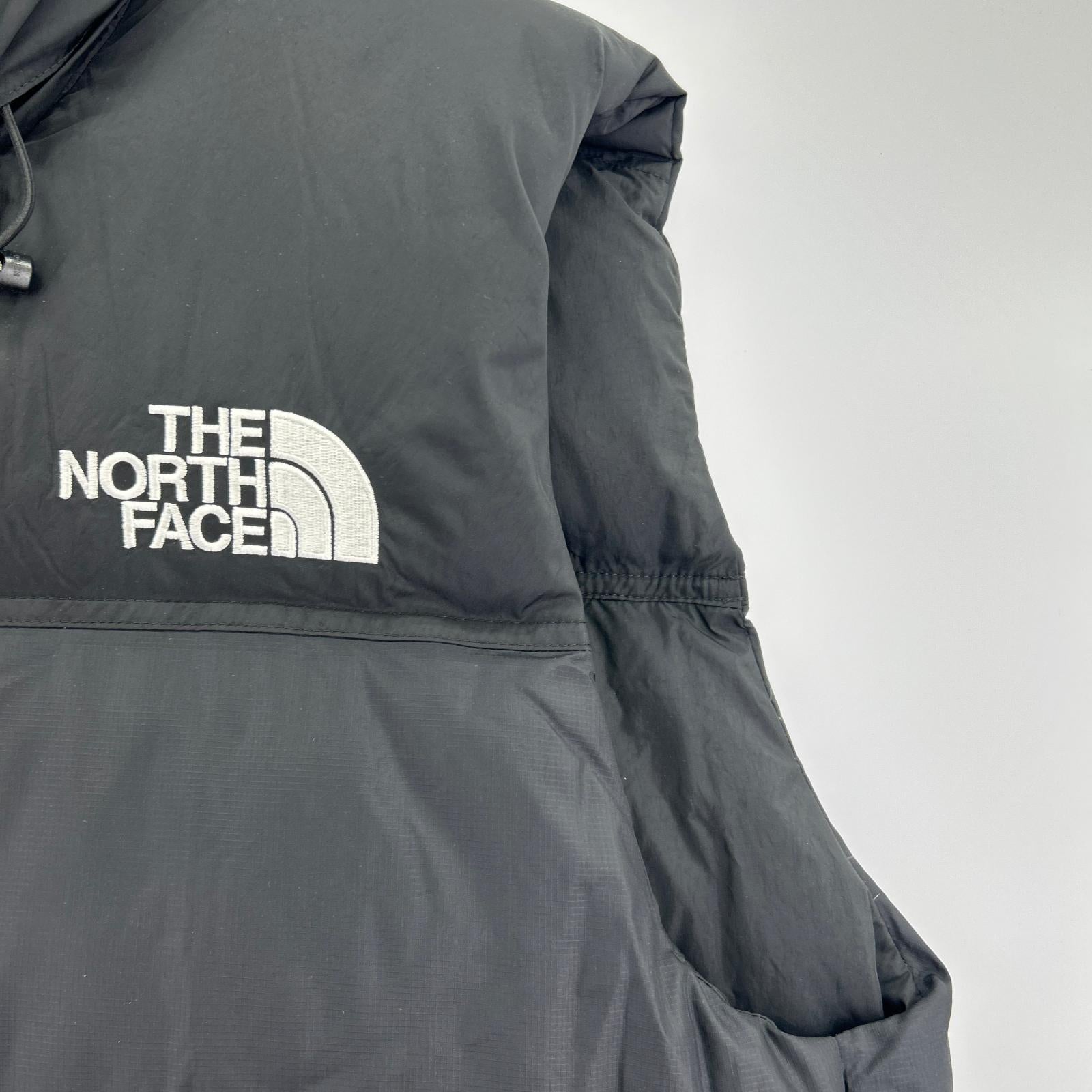 ダウンベスト Nuptse Vest ブラック