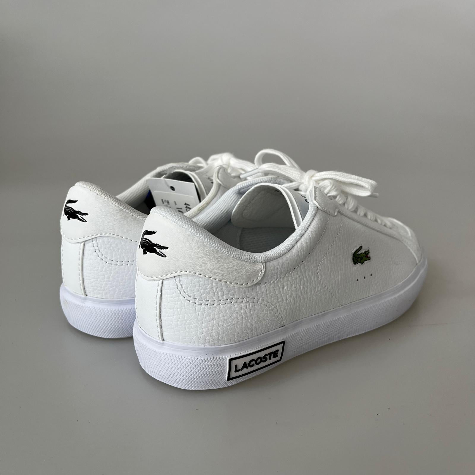 スニーカー LACOSTE パワーコート スニーカー 37 ホワイト