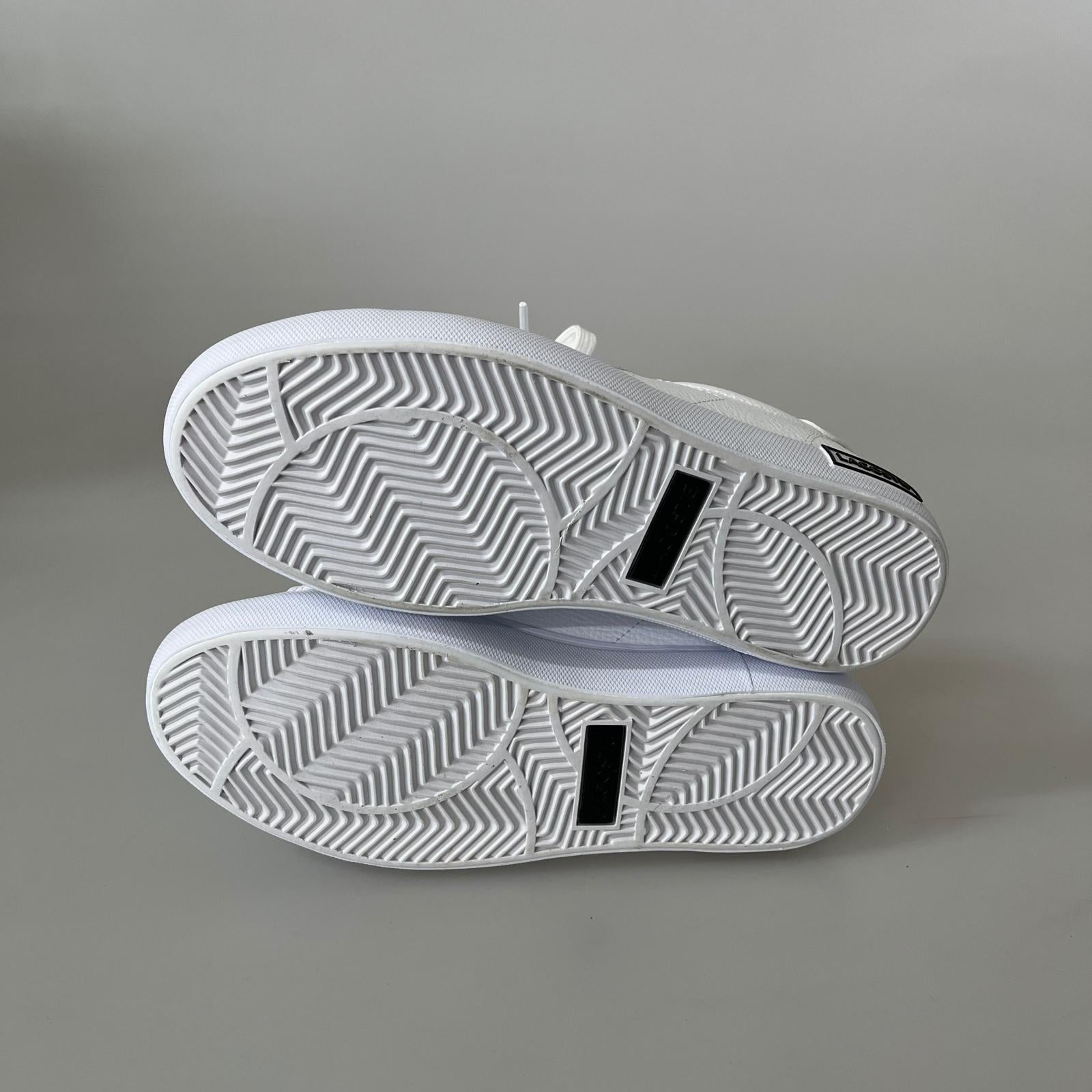 スニーカー LACOSTE パワーコート スニーカー 37 ホワイト