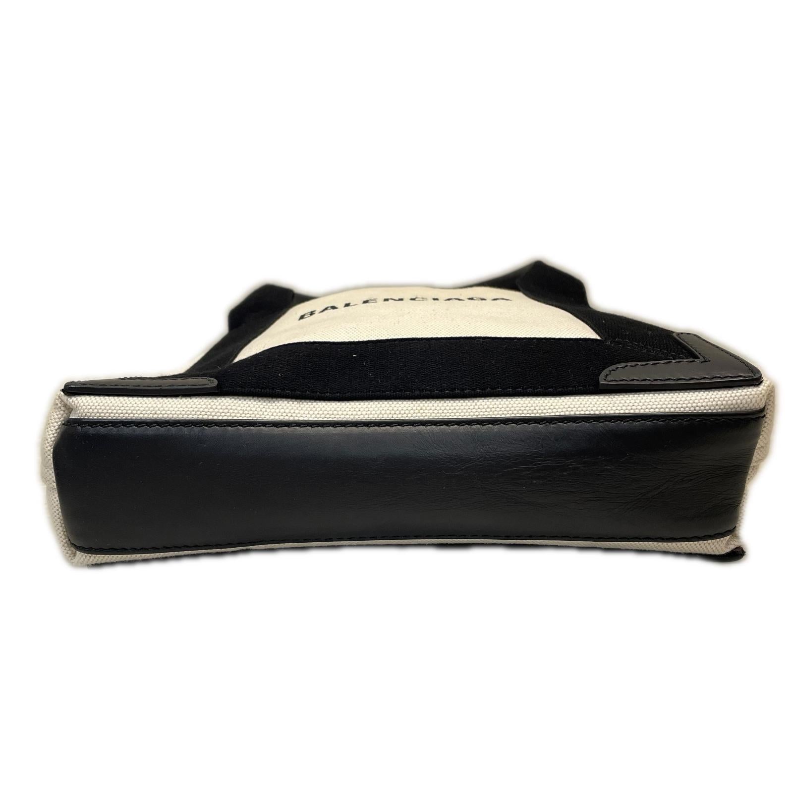 BALENCIAGA ネイビーカバス XS 2WAYバッグ 390346