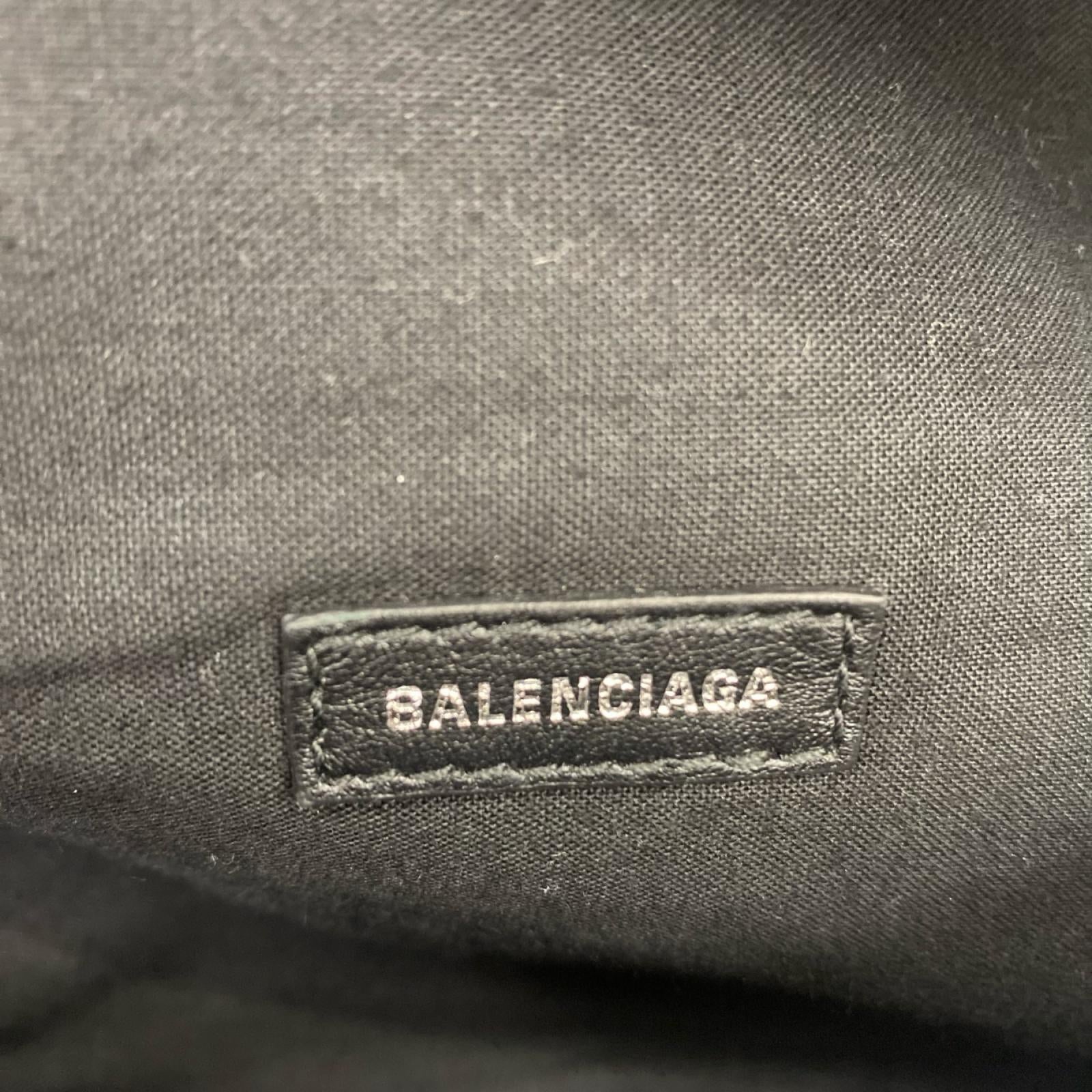 Balenciaga BBエンボス シグネチャー クロスボディバッグ 黒