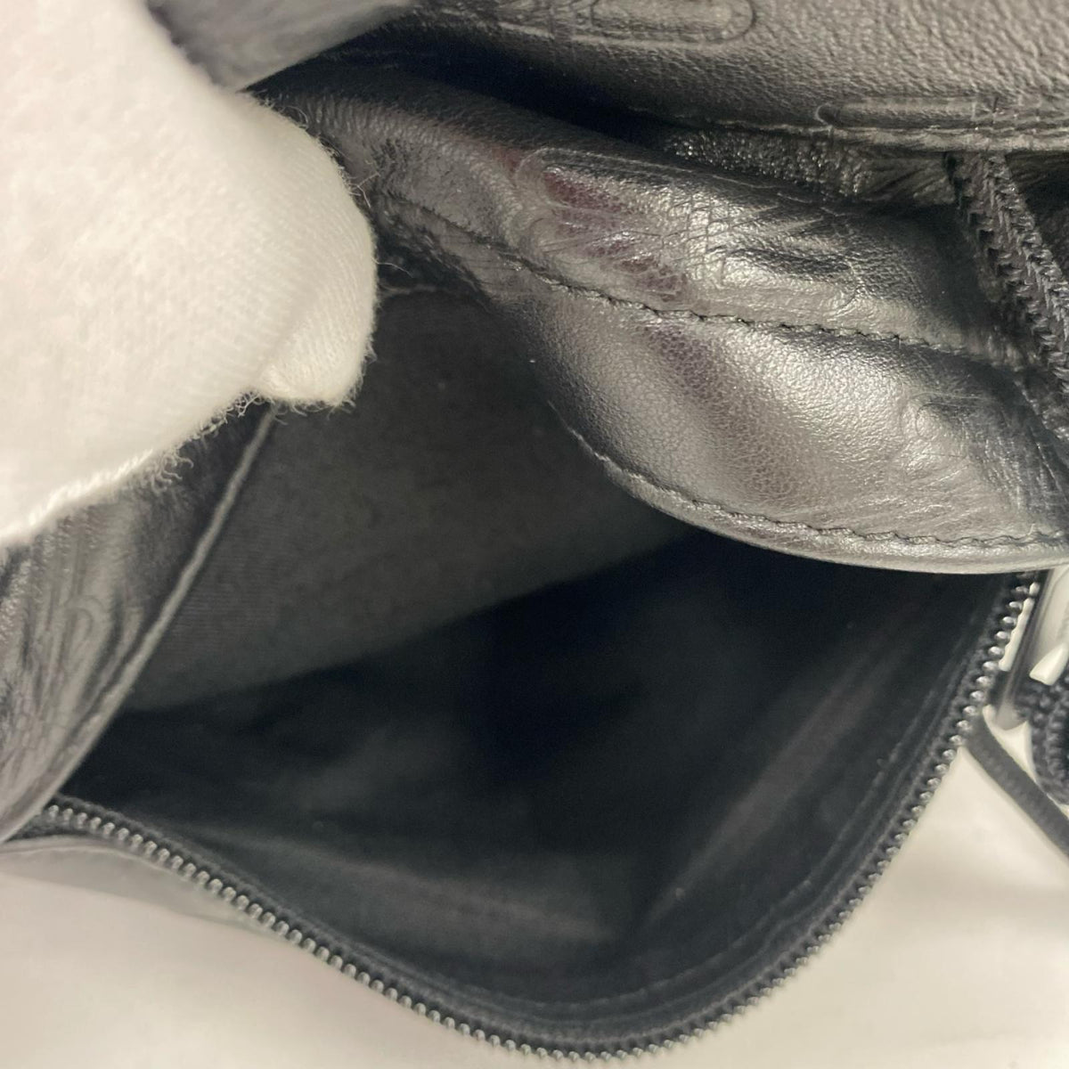 Balenciaga BBエンボス シグネチャー クロスボディバッグ 黒