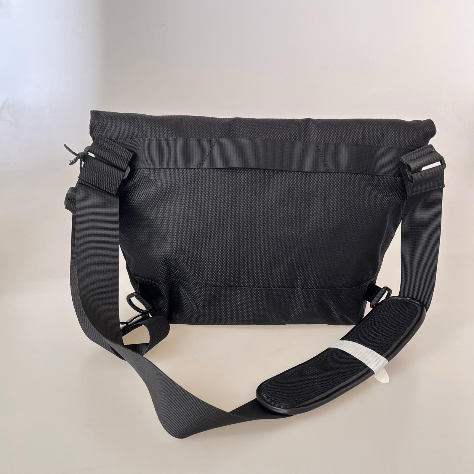 ショルダーバッグ F-CLOSE MESSENGER BAG BLK ブラック