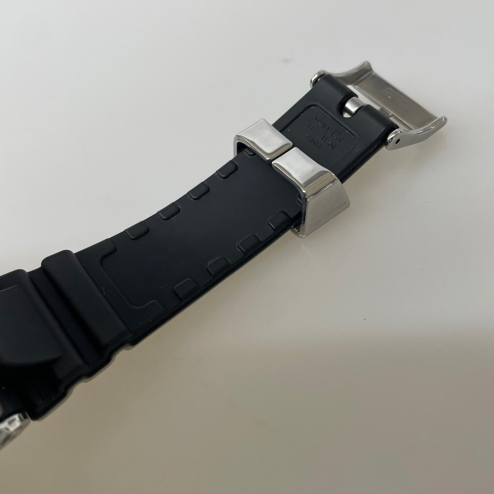 腕時計 メタルカバード GM-2100YM シルバー