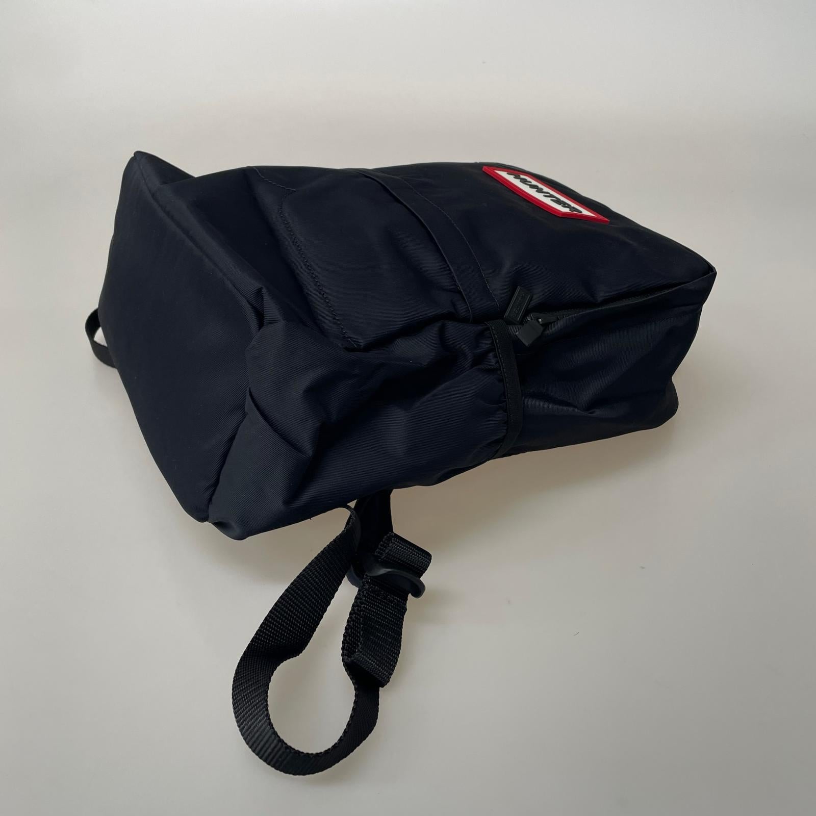 リュック・デイパック ナイロン 黒 ネイビー