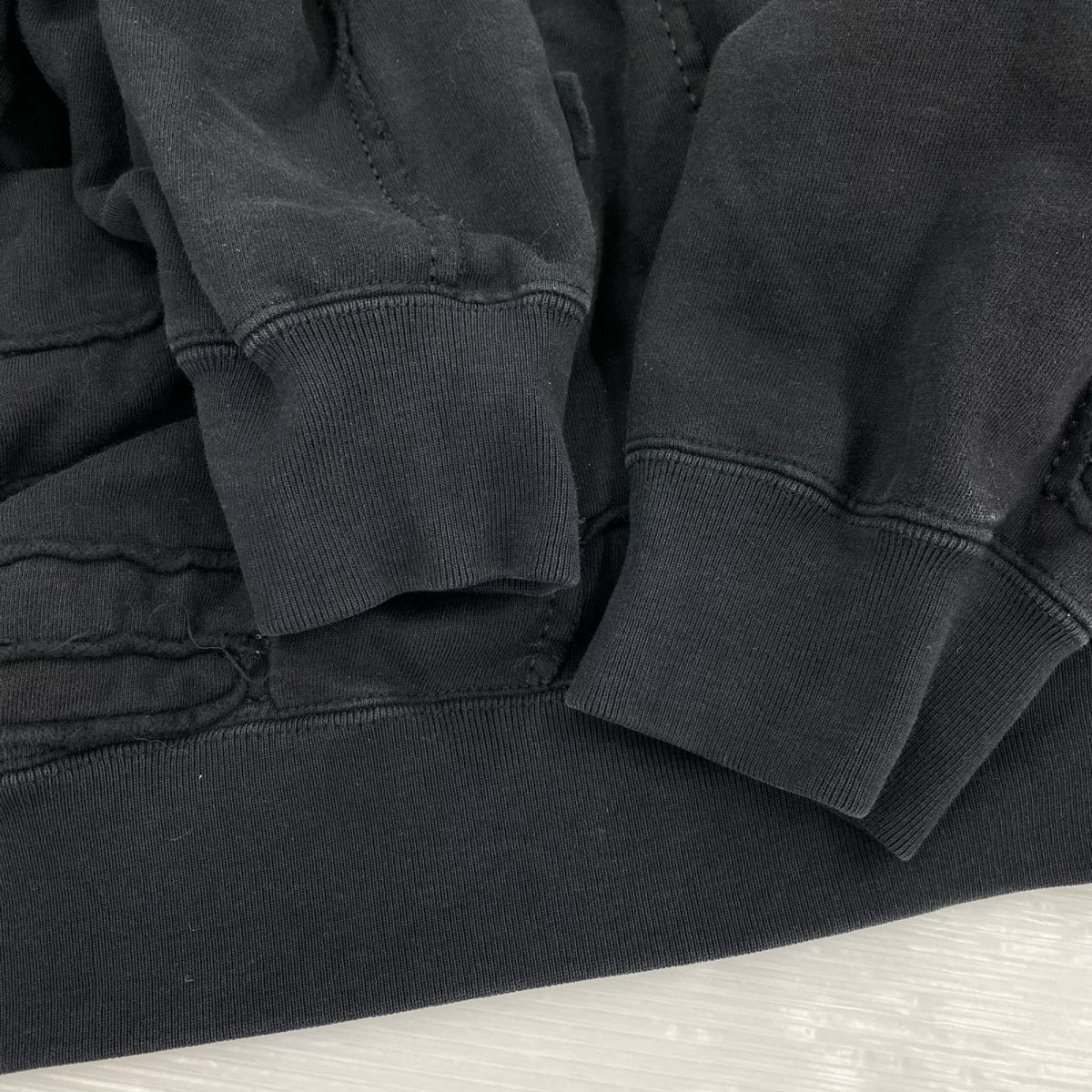 パーカー CUTOUT LETTERS HOODED SWEATSHIRT M ブラック