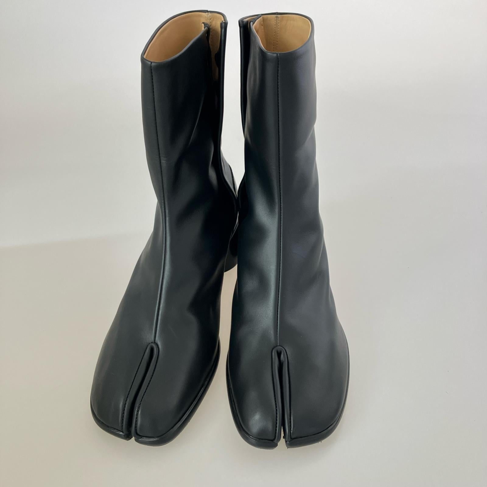 ブーツ c/o tabi soft leather heeled ankle boot ブラック