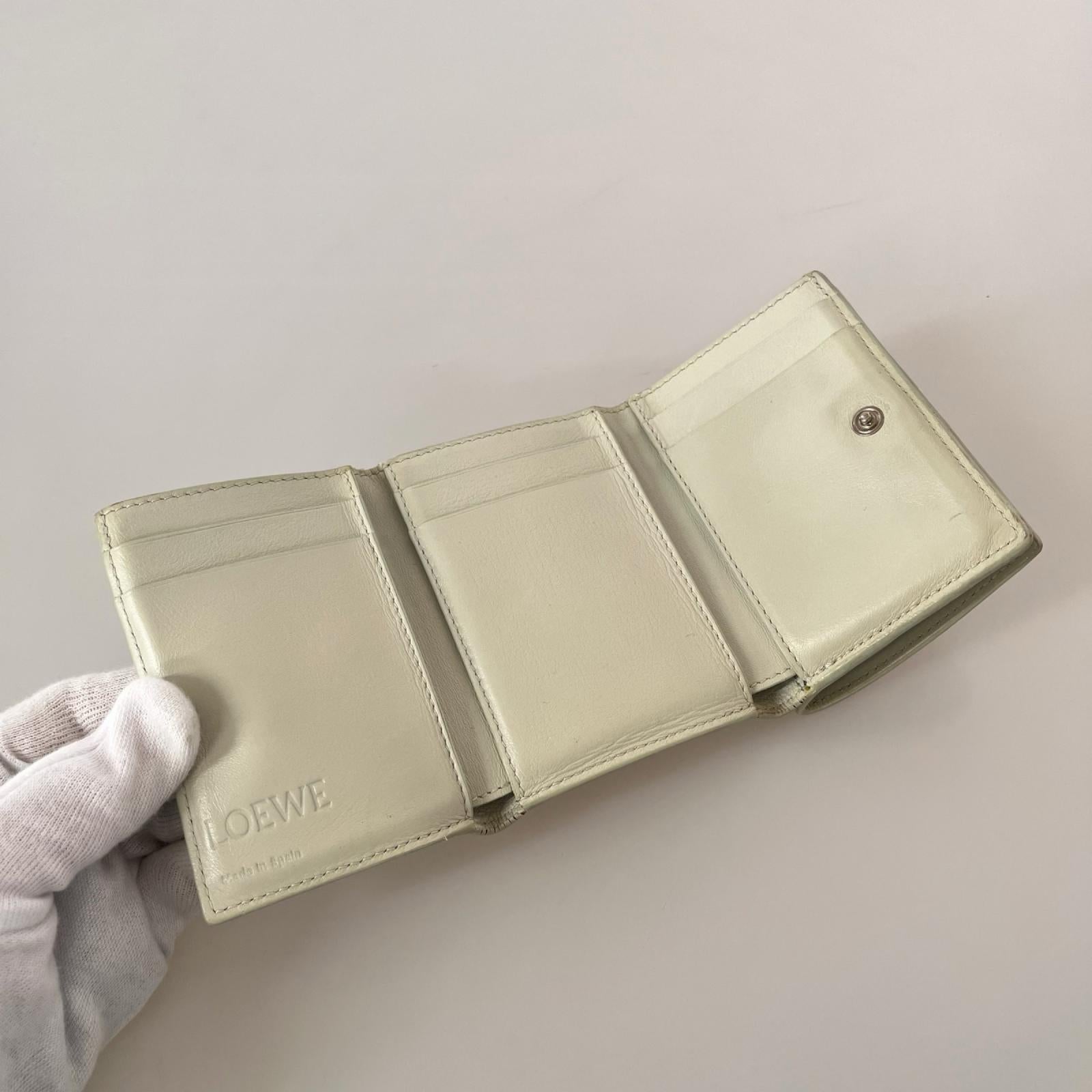 LOEWE トライフォールド アナグラム コンパクトウォレット