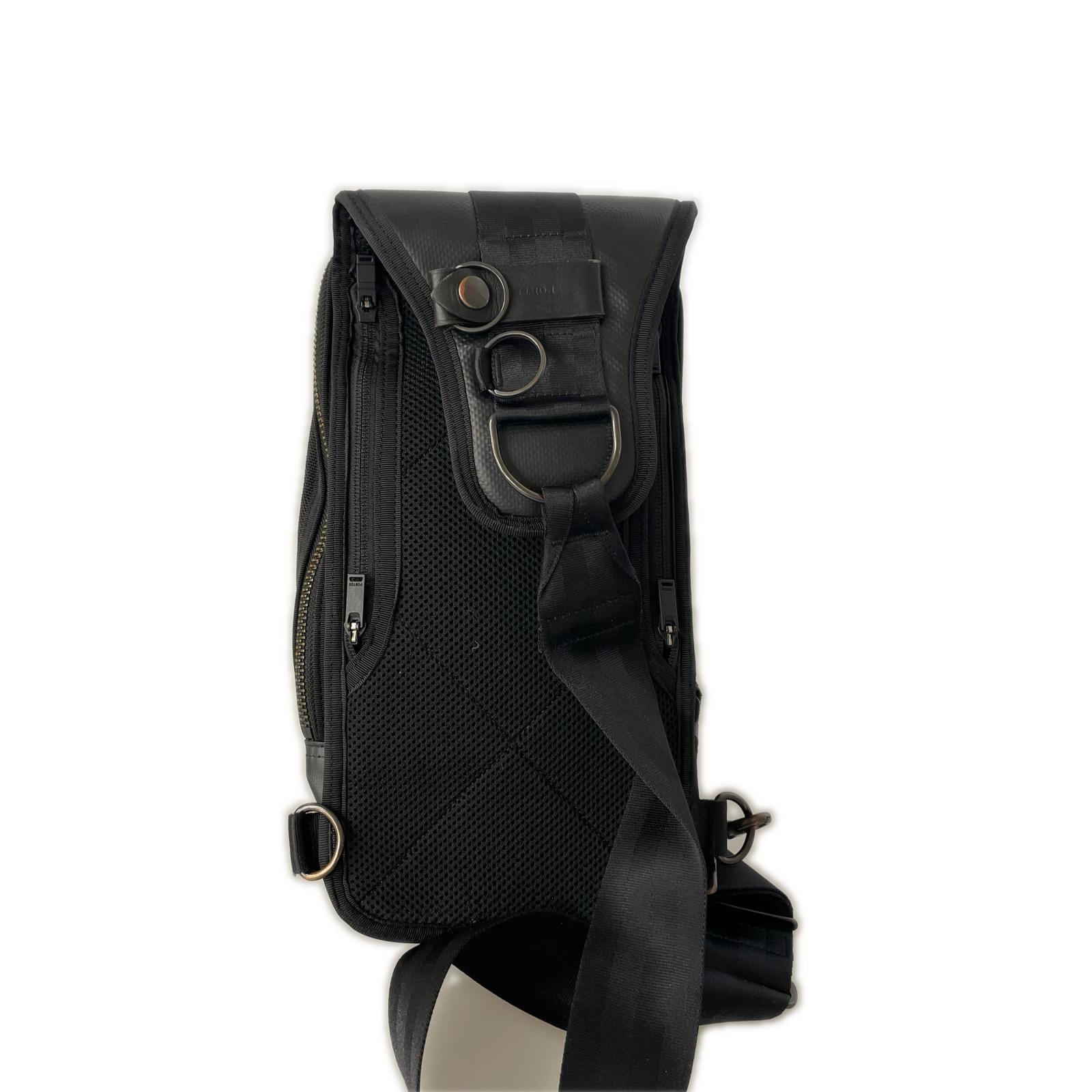 ボディバッグ HEAT SLING SHOULDER BAG ブラック ブラック