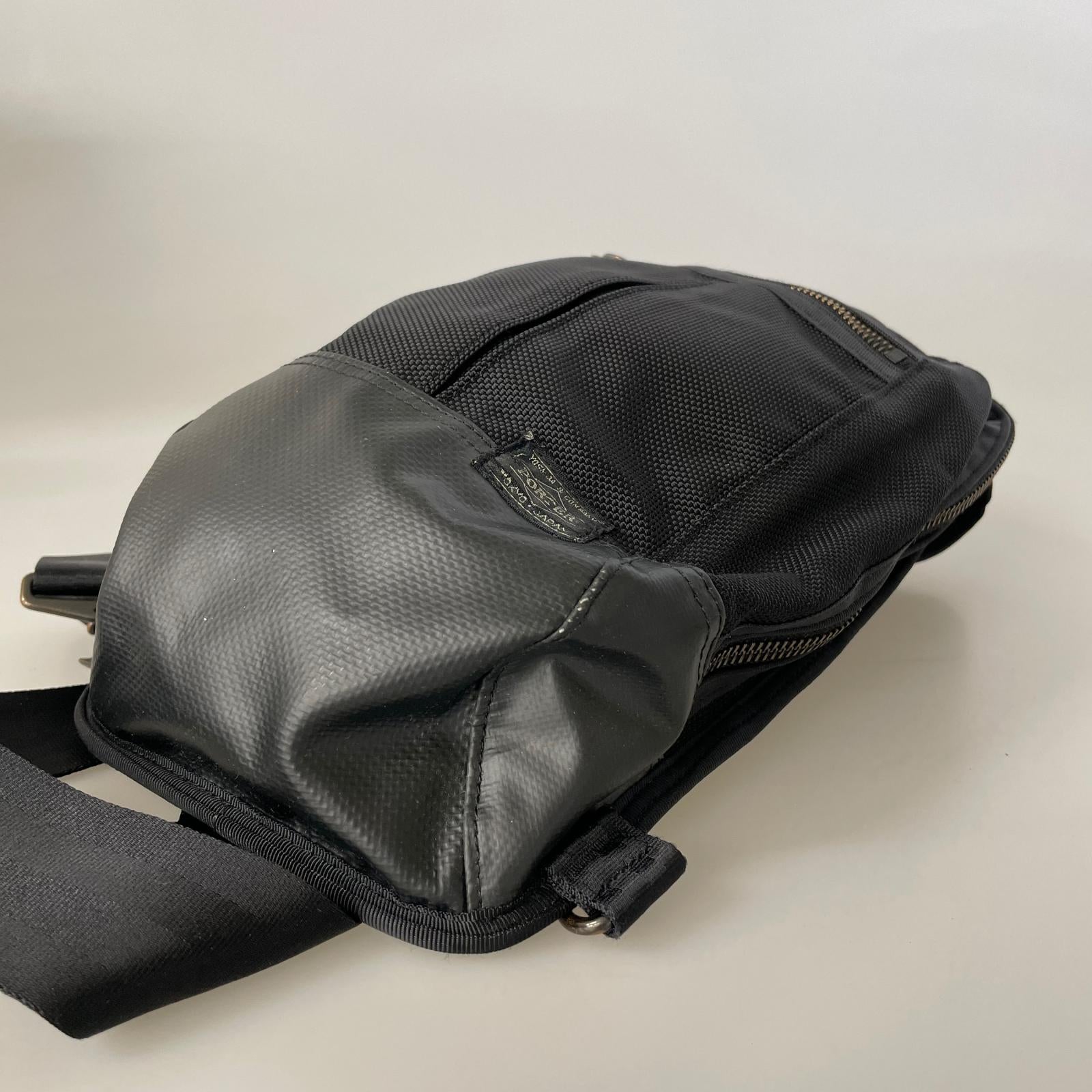 ボディバッグ HEAT SLING SHOULDER BAG ブラック ブラック