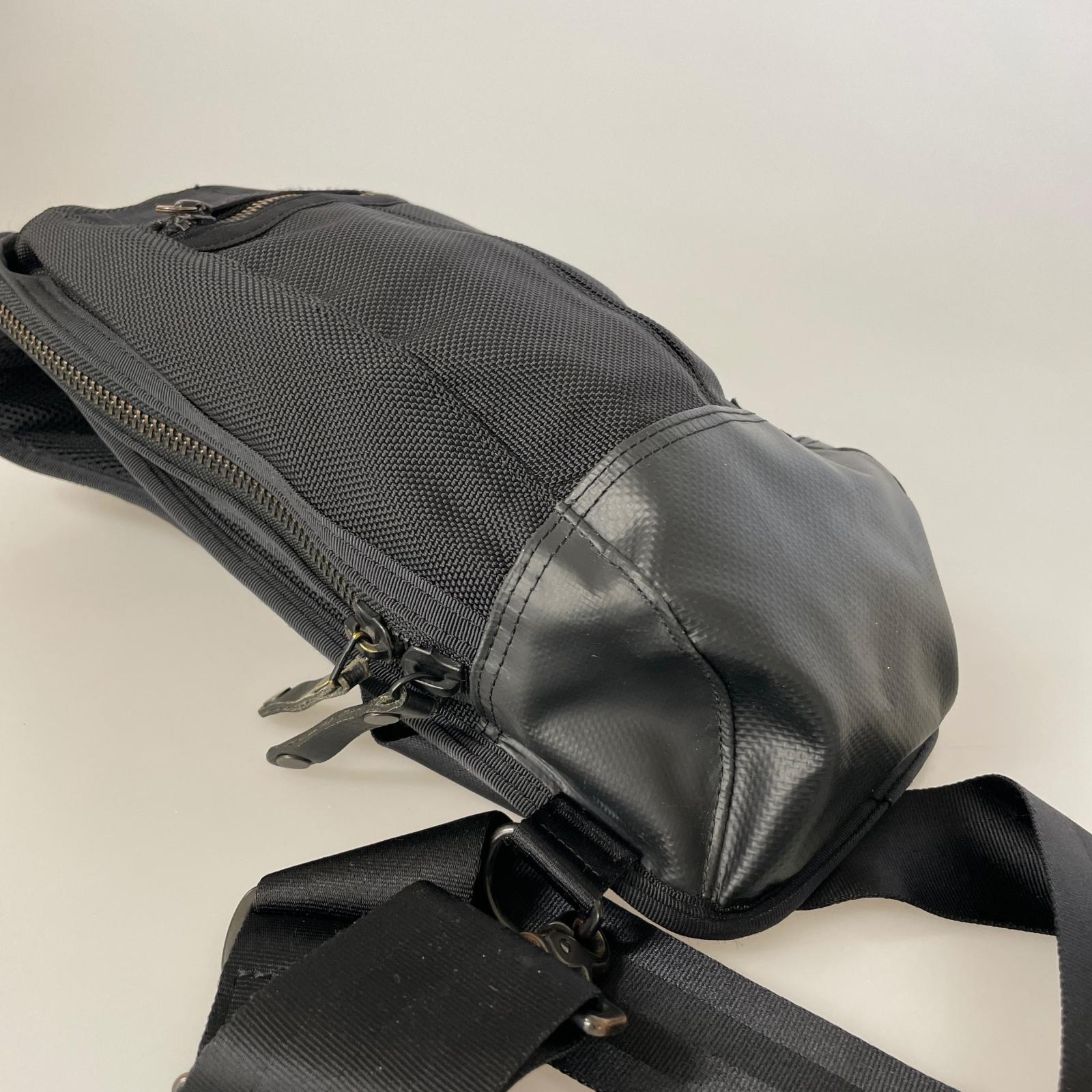 ボディバッグ HEAT SLING SHOULDER BAG ブラック ブラック