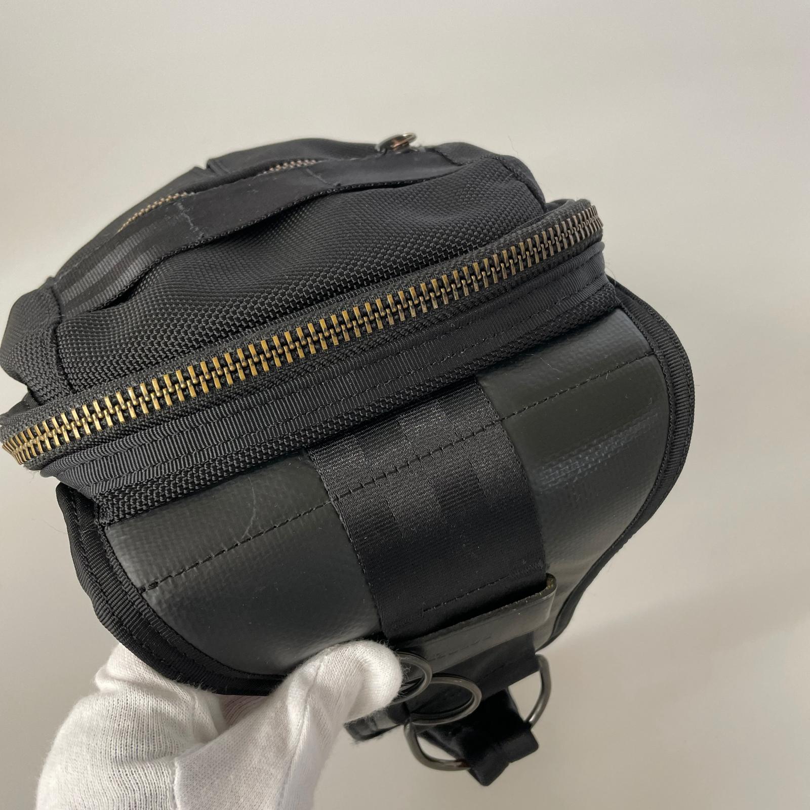 ボディバッグ HEAT SLING SHOULDER BAG ブラック ブラック