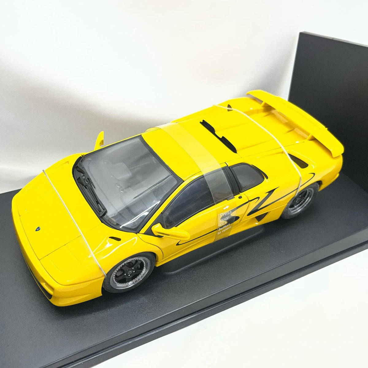 AUTOart 1/18 LAMBORGHINI DIABLO SV スケールカー