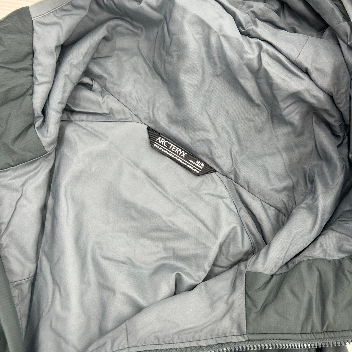 ジャケット ATOM LT HOODY 中綿ジャケット M グリーン
