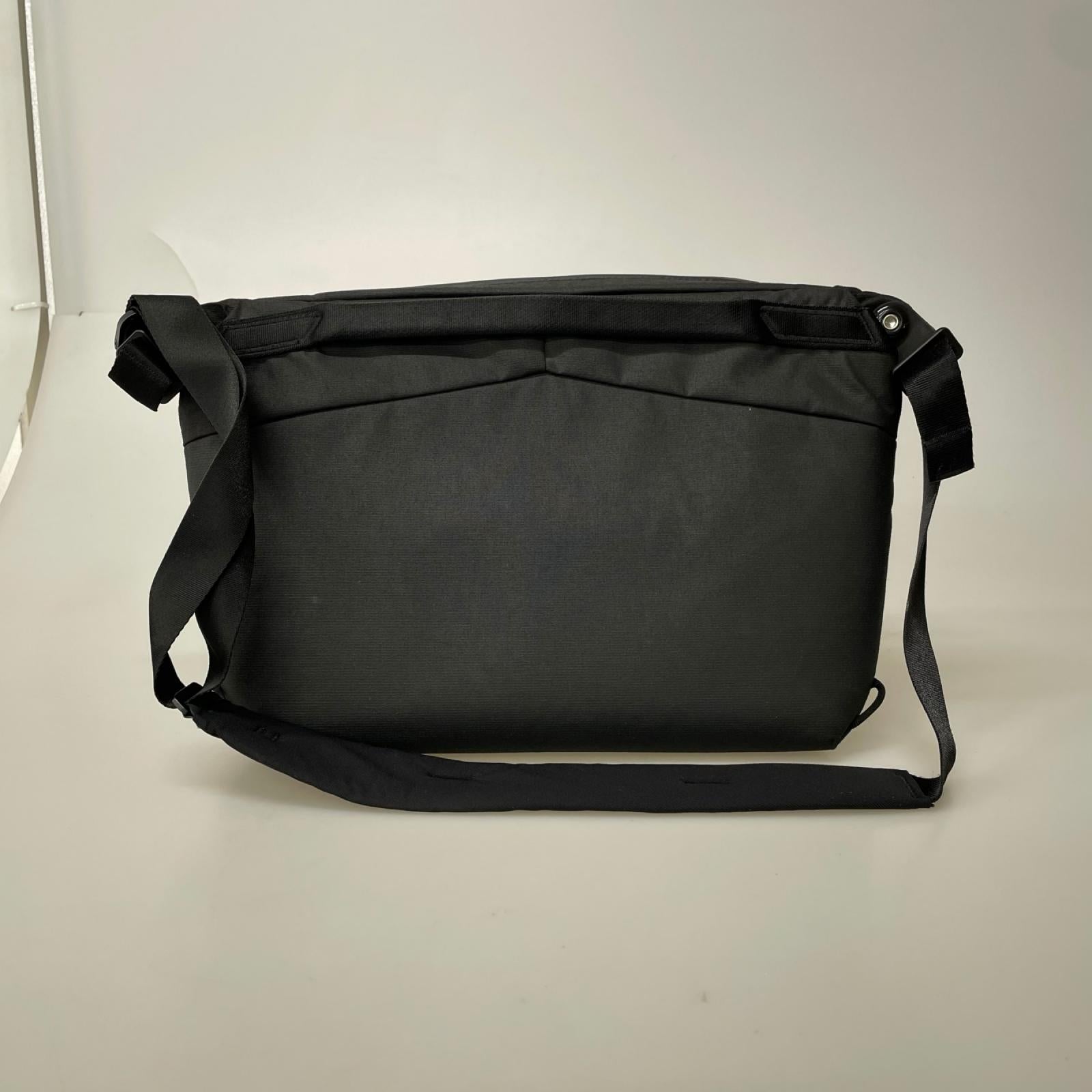 ショルダーバッグ EVERYDAY SLING 10L