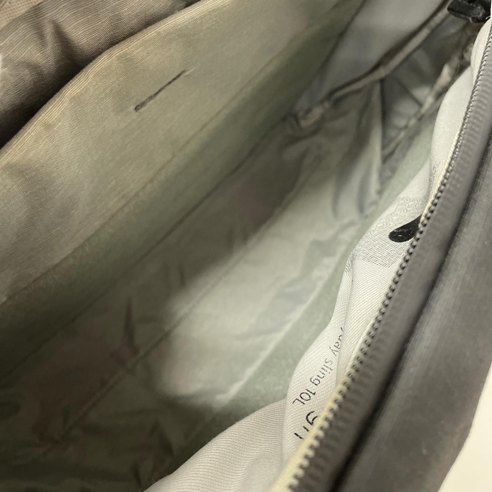 ショルダーバッグ EVERYDAY SLING 10L