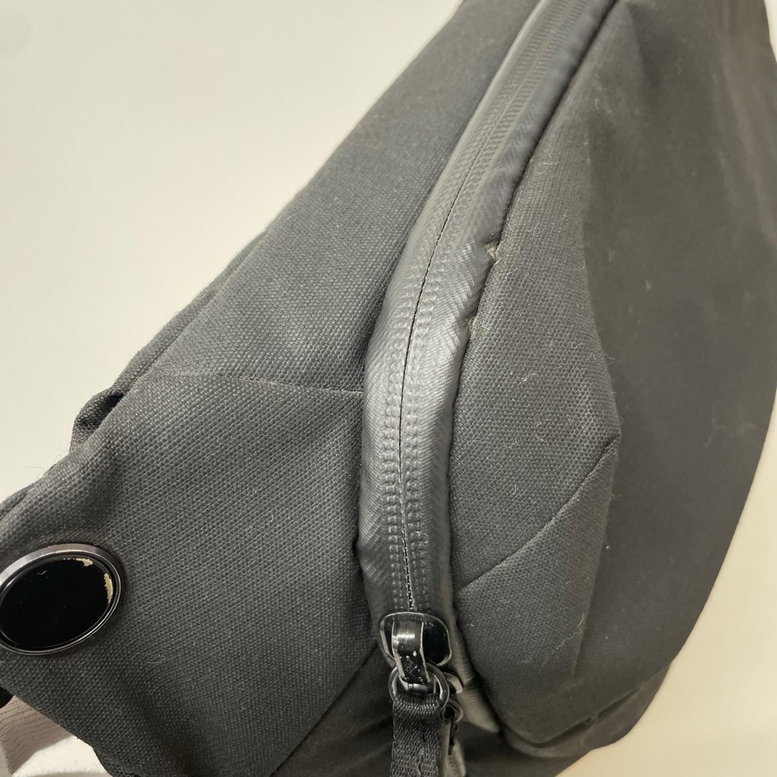ショルダーバッグ EVERYDAY SLING 10L