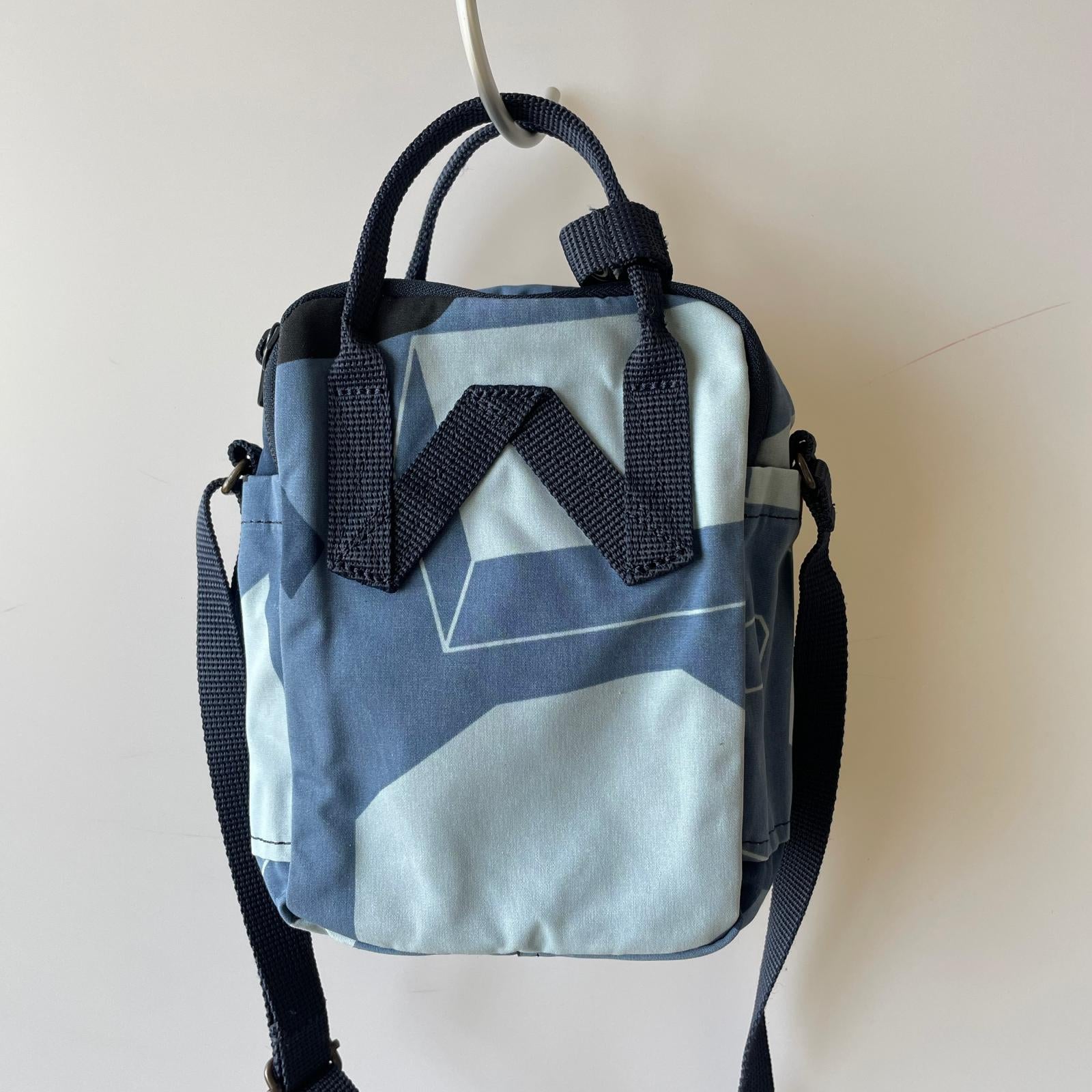 ショルダーバッグ kanken art sling ブルー