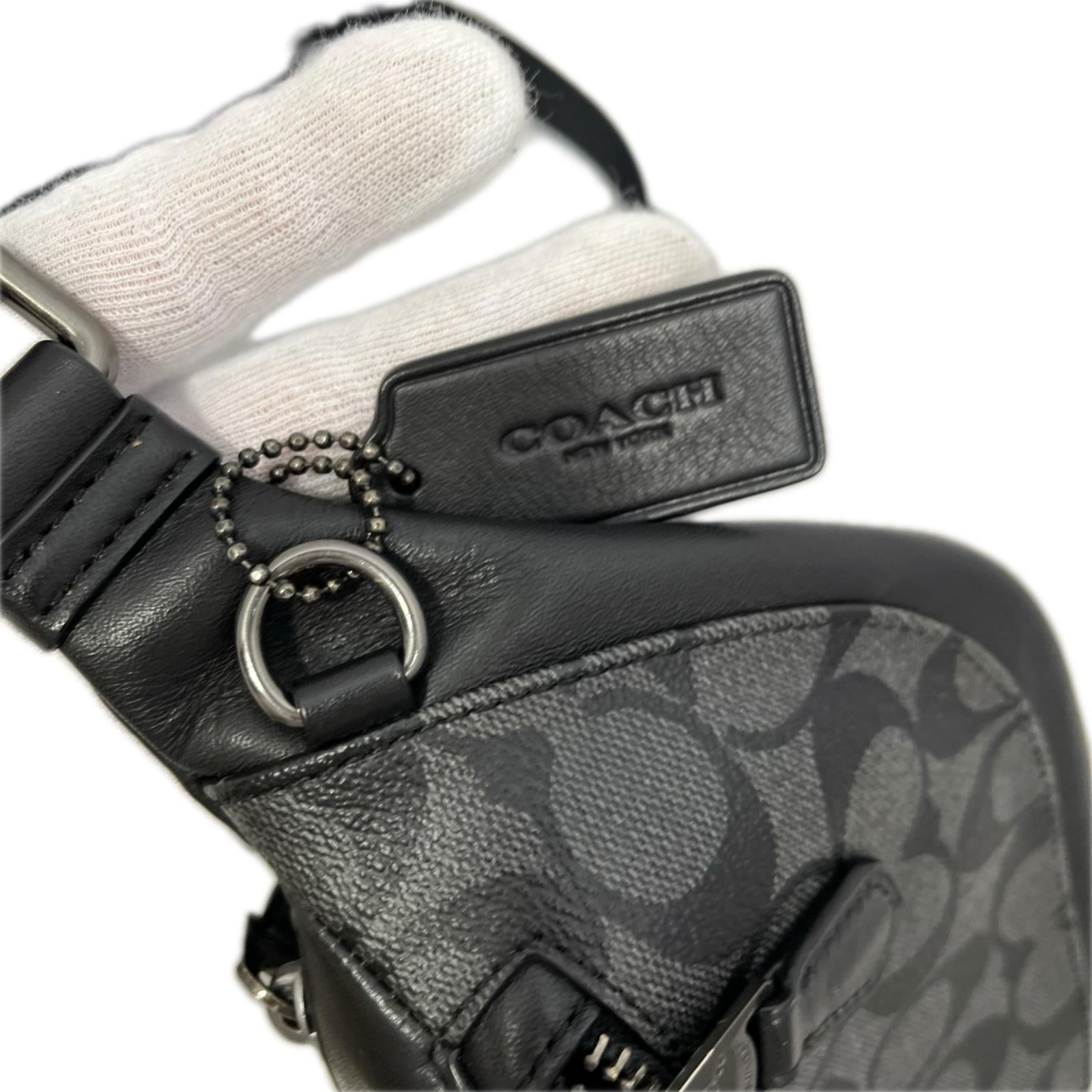 COACH シグネチャー ボディバッグ F84711