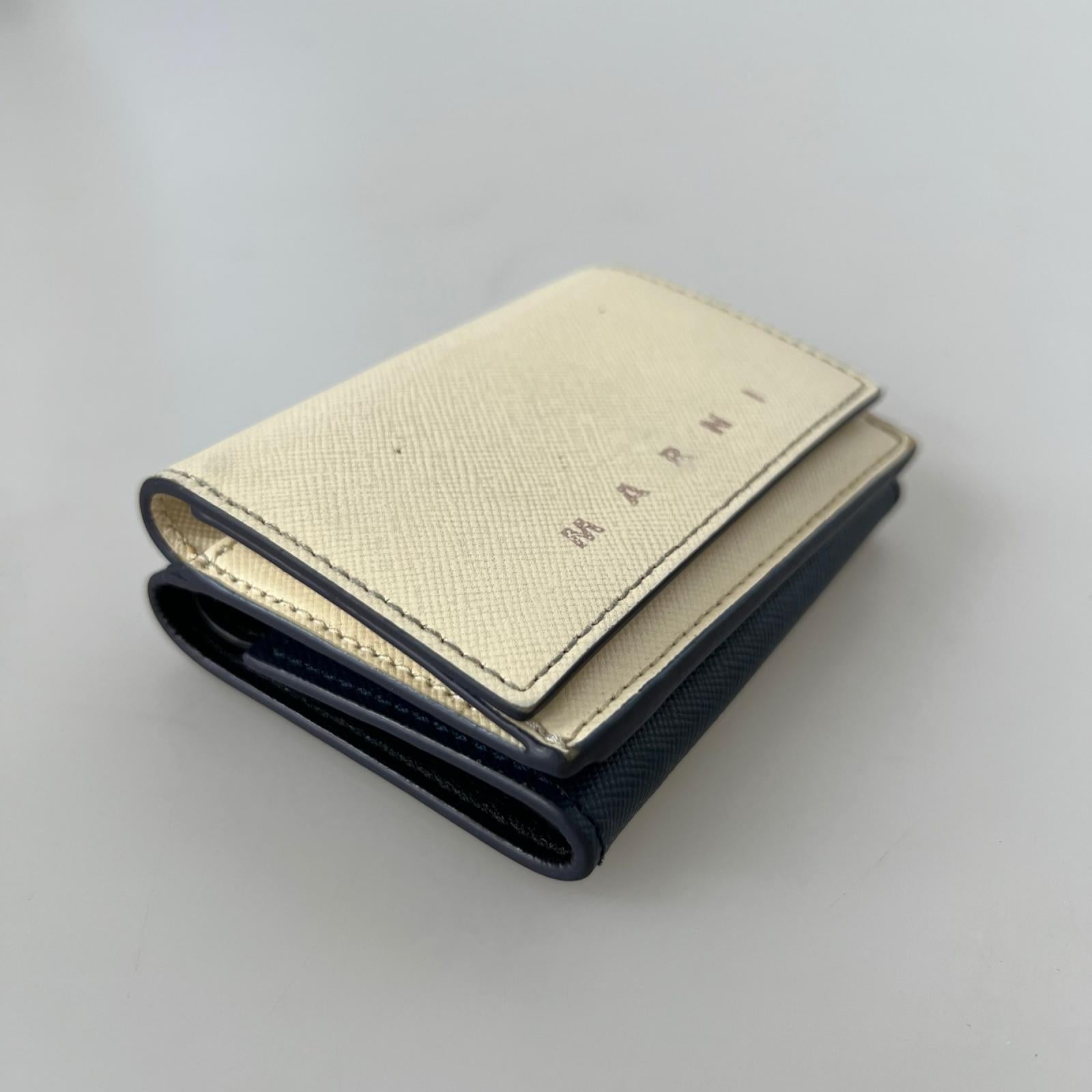 コンパクトウォレット 三つ折り財布