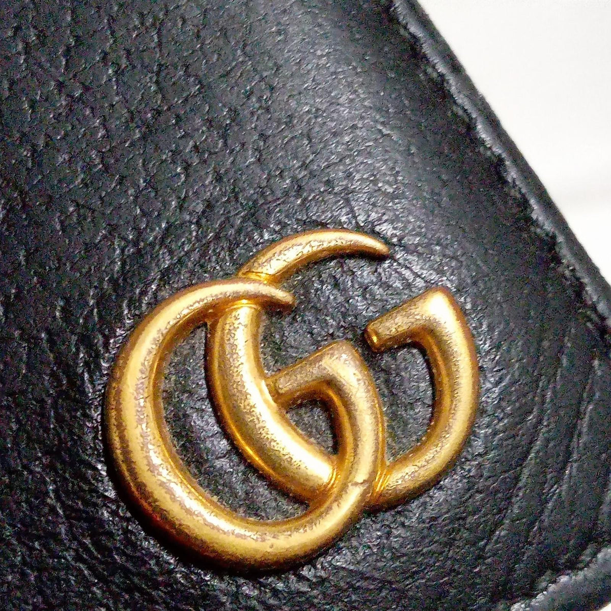 GUCCI ﾏｰﾓﾝﾄ ｺﾝﾊﾟｸﾄｳｫﾚｯﾄ BLK