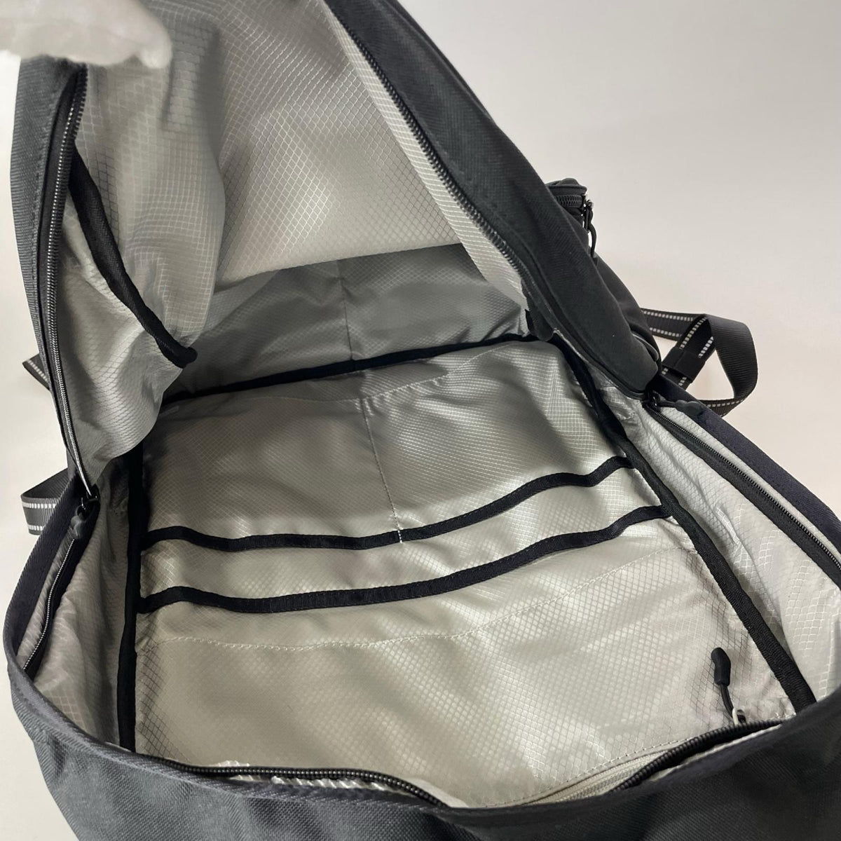 リュック・デイパック BEAMS DESIGN ﾊﾞｯｸﾊﾟｯｸ 黒 ブラック