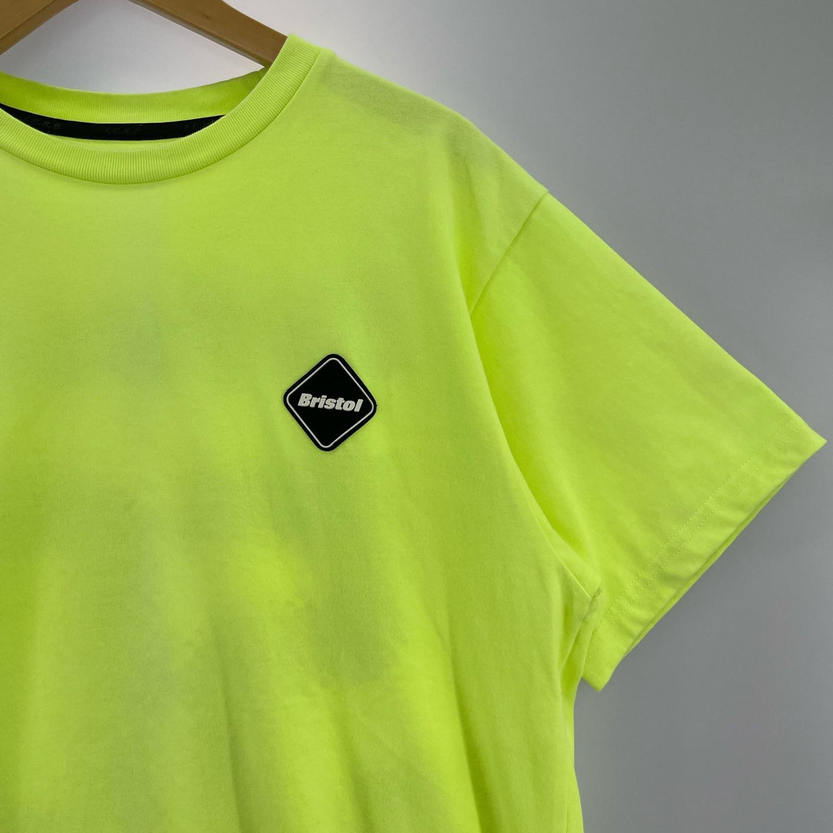 半袖Ｔシャツ 50 LETTERED EMBLEM TEE 黄 M グリーン