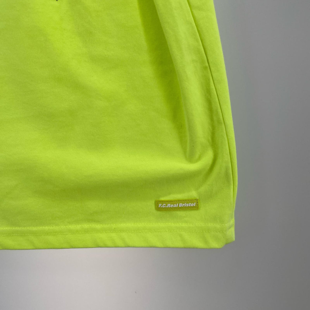半袖Ｔシャツ 50 LETTERED EMBLEM TEE 黄 M グリーン