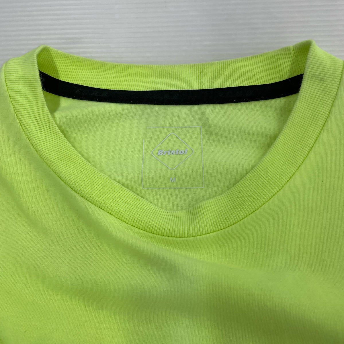 半袖Ｔシャツ 50 LETTERED EMBLEM TEE 黄 M グリーン