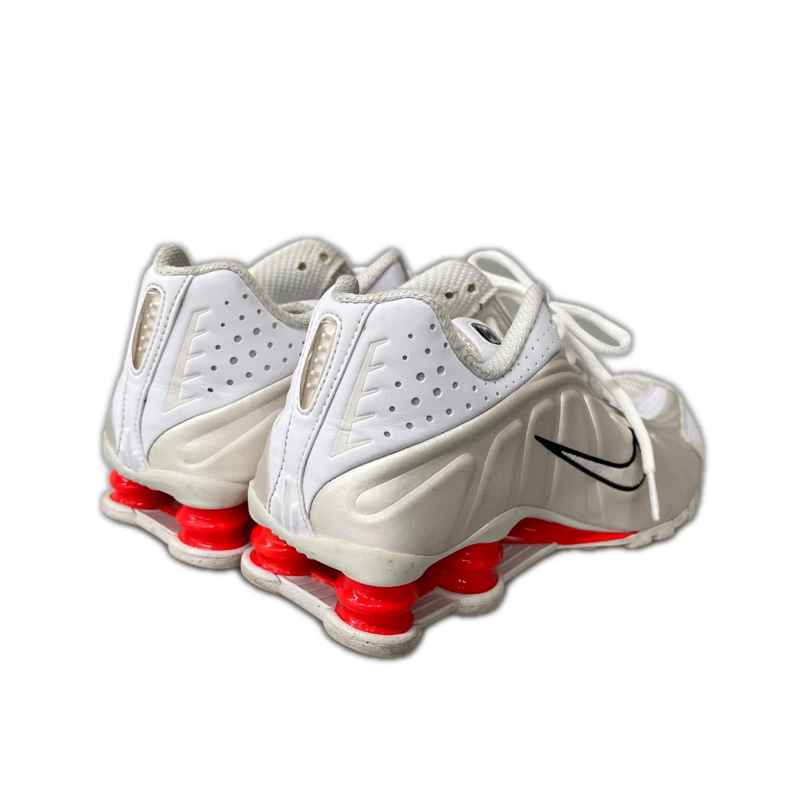 スニーカー SHOX R4 白 (24.0) 24cm (US6 UK5 1/2 EU38) ホワイト