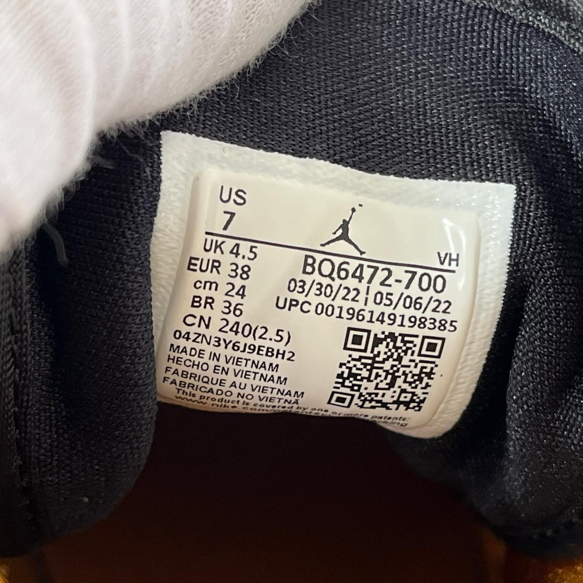 スニーカー WMNS Air Jordan 1 Mid University Gold 24 24cm (US6 UK5 1/2 EU38)