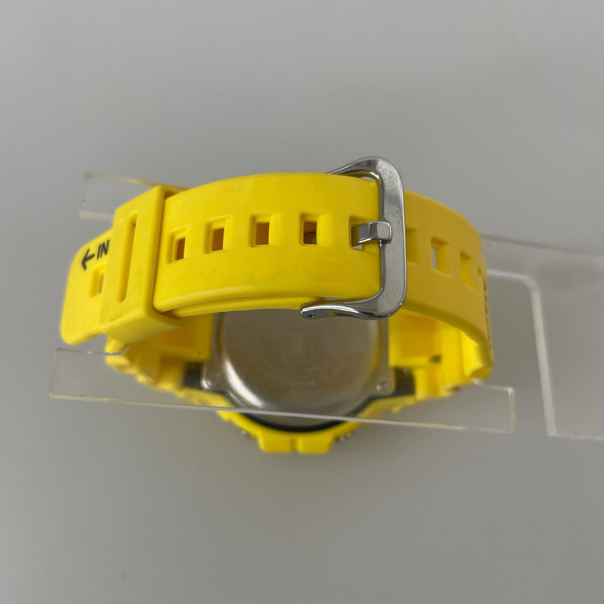 腕時計 ﾃﾞｼﾞﾀﾙ ｸｫｰﾂ 三つ目 黄色 DW-5900RS-9JF