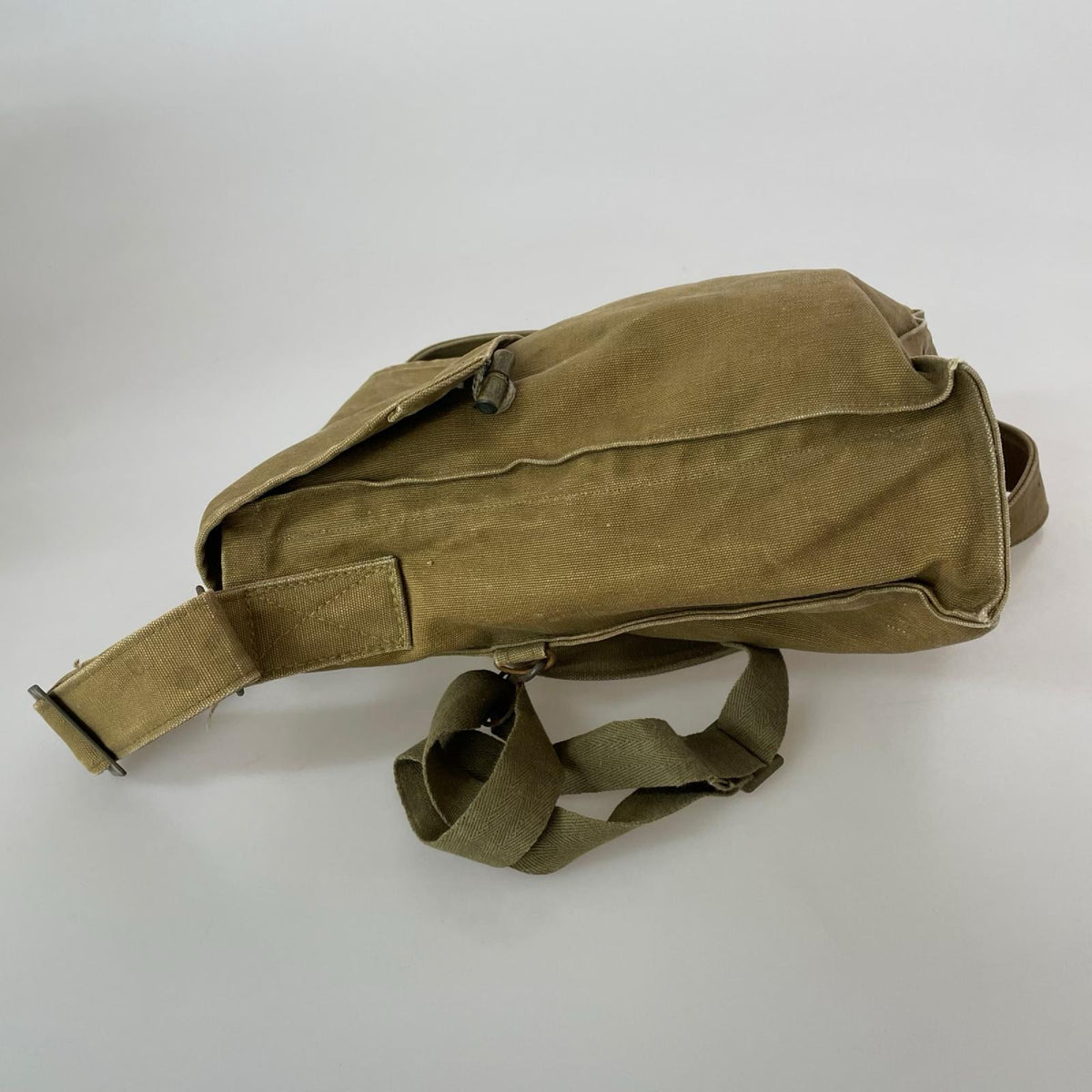 ショルダーバッグ ﾁｪｺ軍 ｶﾞｽﾏｽｸﾊﾞｯｸﾞ ブラウン