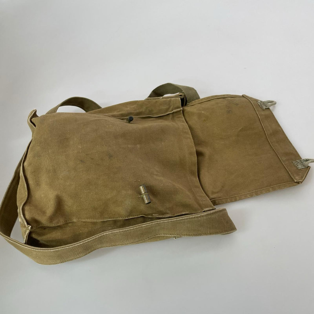 ショルダーバッグ ﾁｪｺ軍 ｶﾞｽﾏｽｸﾊﾞｯｸﾞ ブラウン