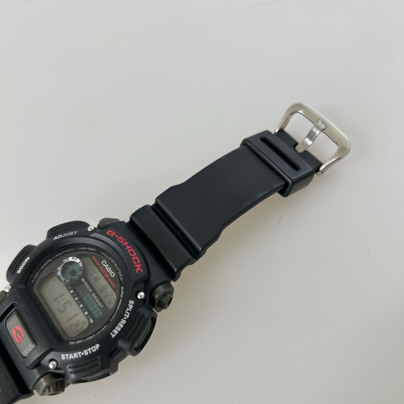 腕時計 DW-9052-1V ブラック