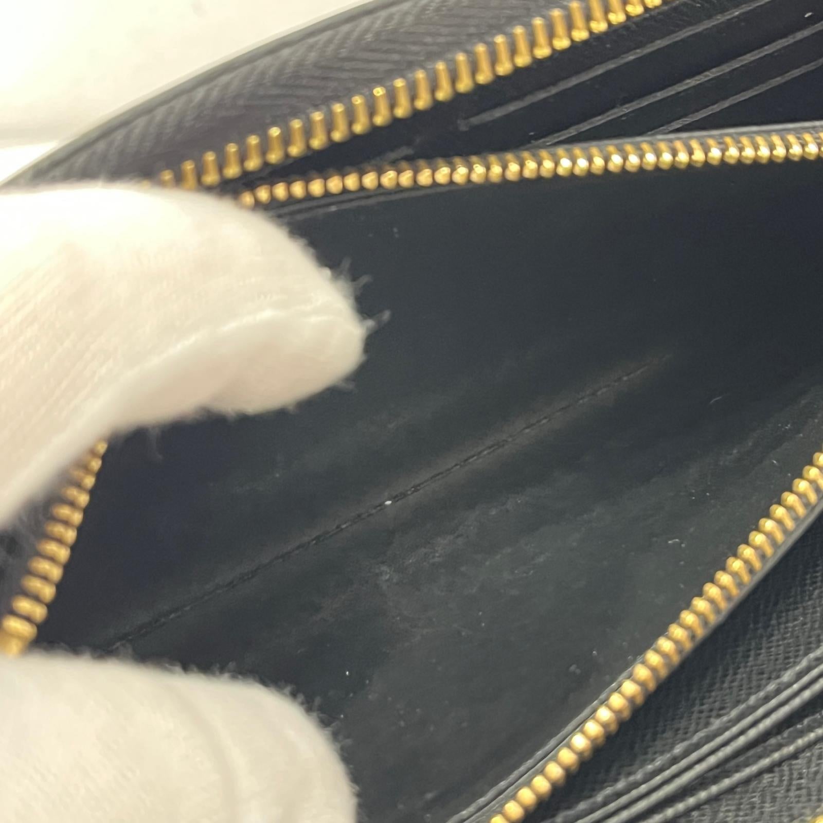 LV エピ M68755 ノワール ジッピーウォレット M68755