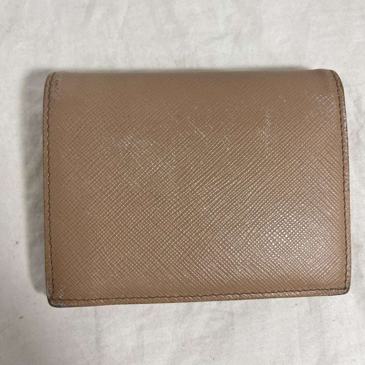 PRADA サフィアーノ