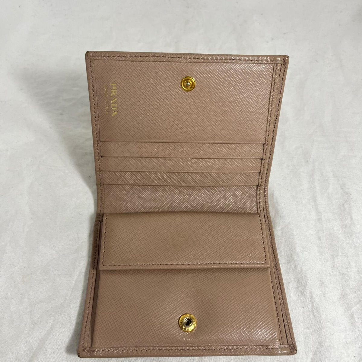 PRADA サフィアーノ
