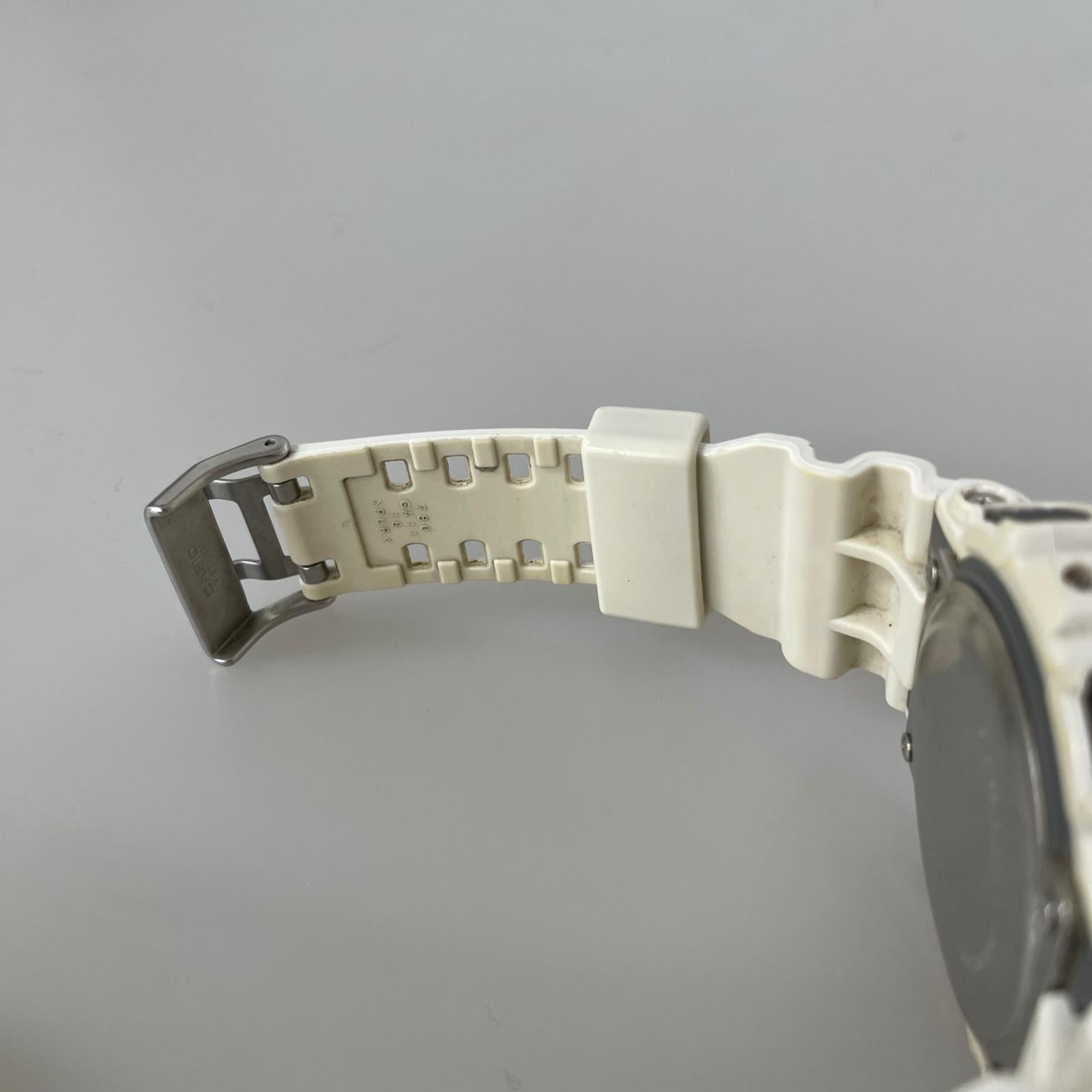腕時計 GA-100A ホワイト