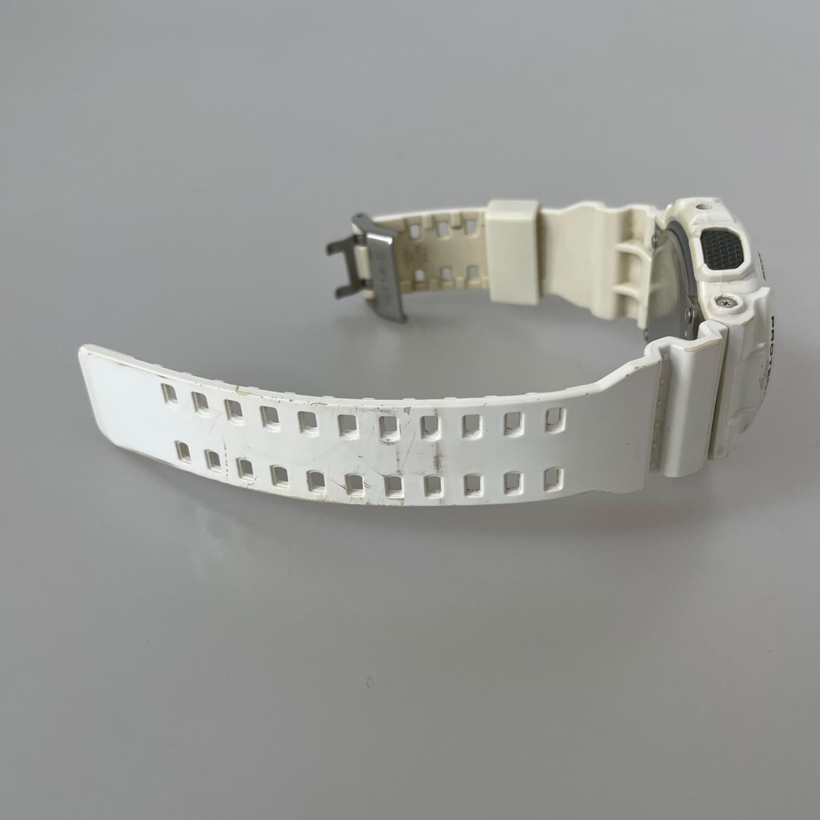 腕時計 GA-100A ホワイト