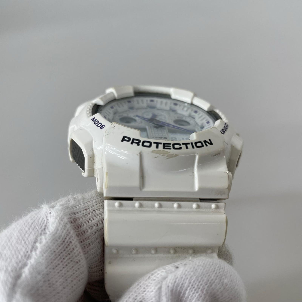 腕時計 GA-100A ホワイト
