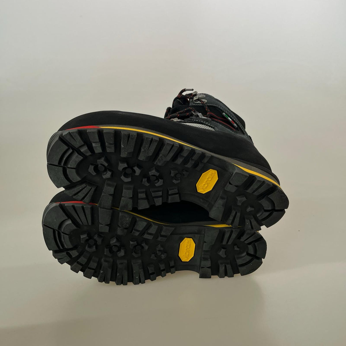 ブーツ SIRIO P.F.731 GORE-TEX ﾄﾚｯｷﾝｸﾞﾌﾞｰﾂ 黒 25cm (US7 UK6 1/2 EU40) ブラック
